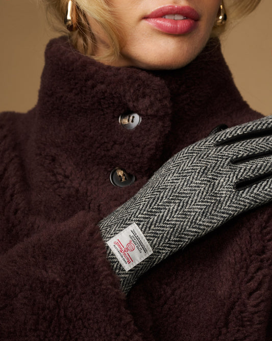 Women's herringbone tweed glove with sewn panel and leather palm, black trim