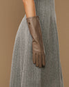 Rosemary Mid-forearm (taupe) - Damenhandschuhe aus Lammleder mit Seidenfutter & Touchscreen-Funktion